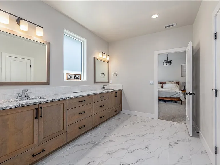 5562 S Zaivcla Ave — Photo 8