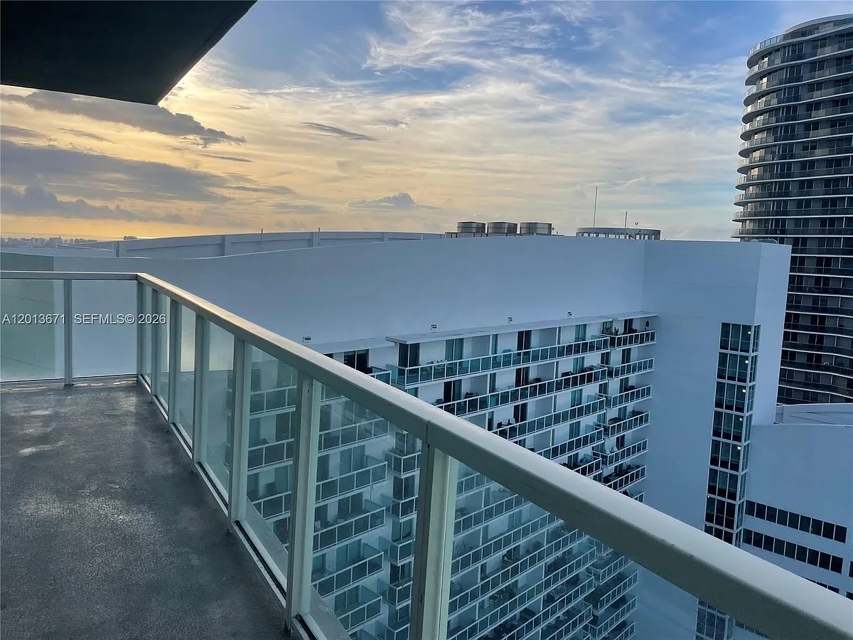 Building Photo - 1900 N Bayshore Dr #4109