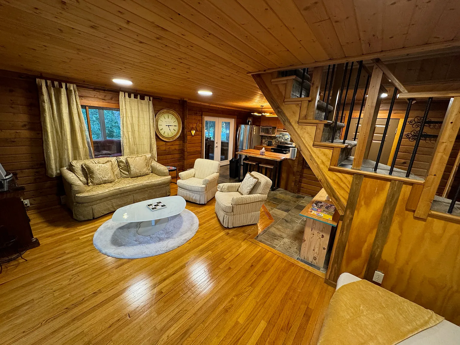 Furnished 2 bedroom, 2 bathroom house in Black Tusk Village — Photo 2