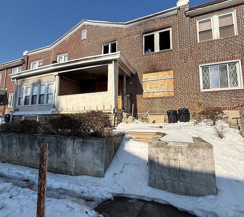 1st image of 821 E Stafford St