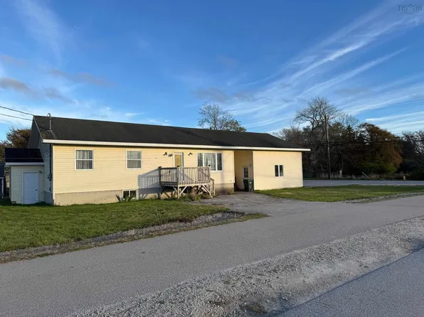 59 Clements Ave, Yarmouth, NS B5A 2L8