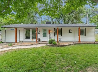 7725 Maple St, Prairie Village, KS 66208