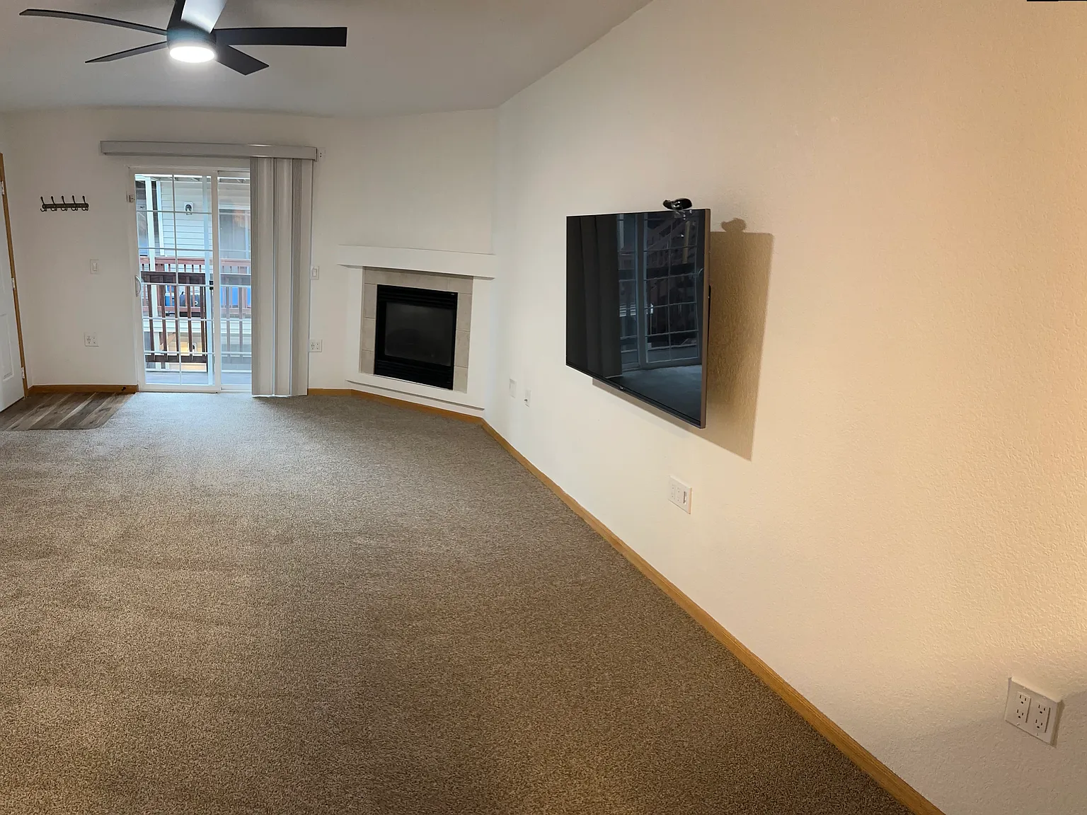 2 bed, 880 sqft, $1,695 — Photo 2