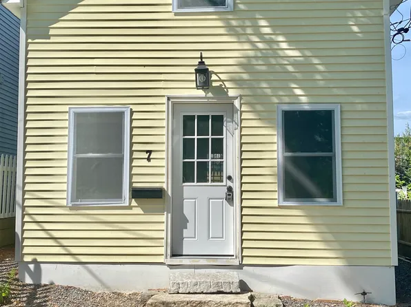 7 Gows Ln, Hallowell, ME 04347