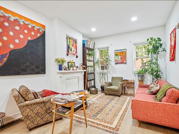 2nd image of 1933 Montrose St #1