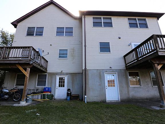 2nd image of 221 Vineyard Ave