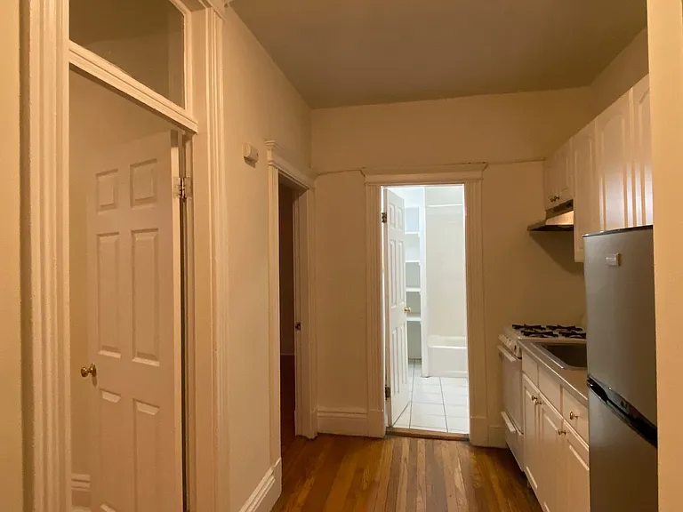 4 Camelot Ct #14 — Photo 8
