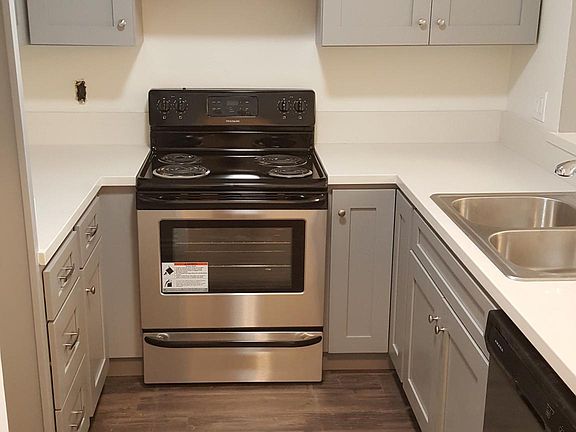 2nd image of 6064 Whitsett Ave APT 201