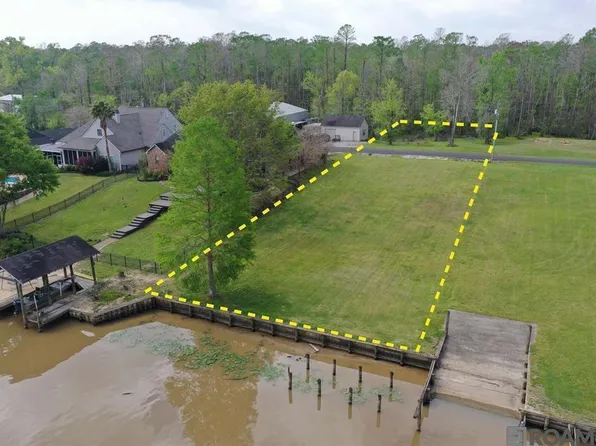 12595 Bayou Terrace Dr, Saint Amant, LA 70774