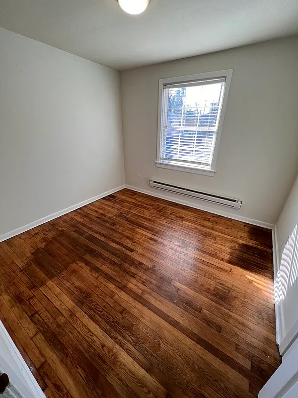 2 bed, 1.0 bath, $1,095 — Photo 4