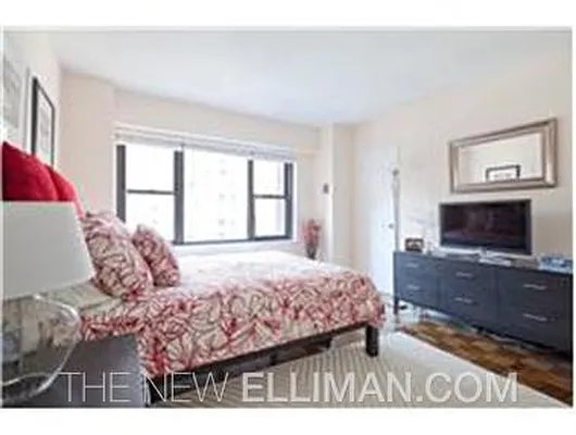 Rented by Douglas Elliman | media 18