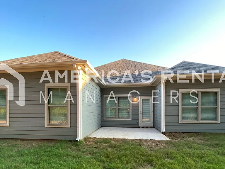 225 Avalon Way — Photo 5