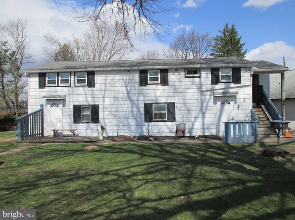 816 Hoffmansville Rd, Bechtelsville, PA 19505