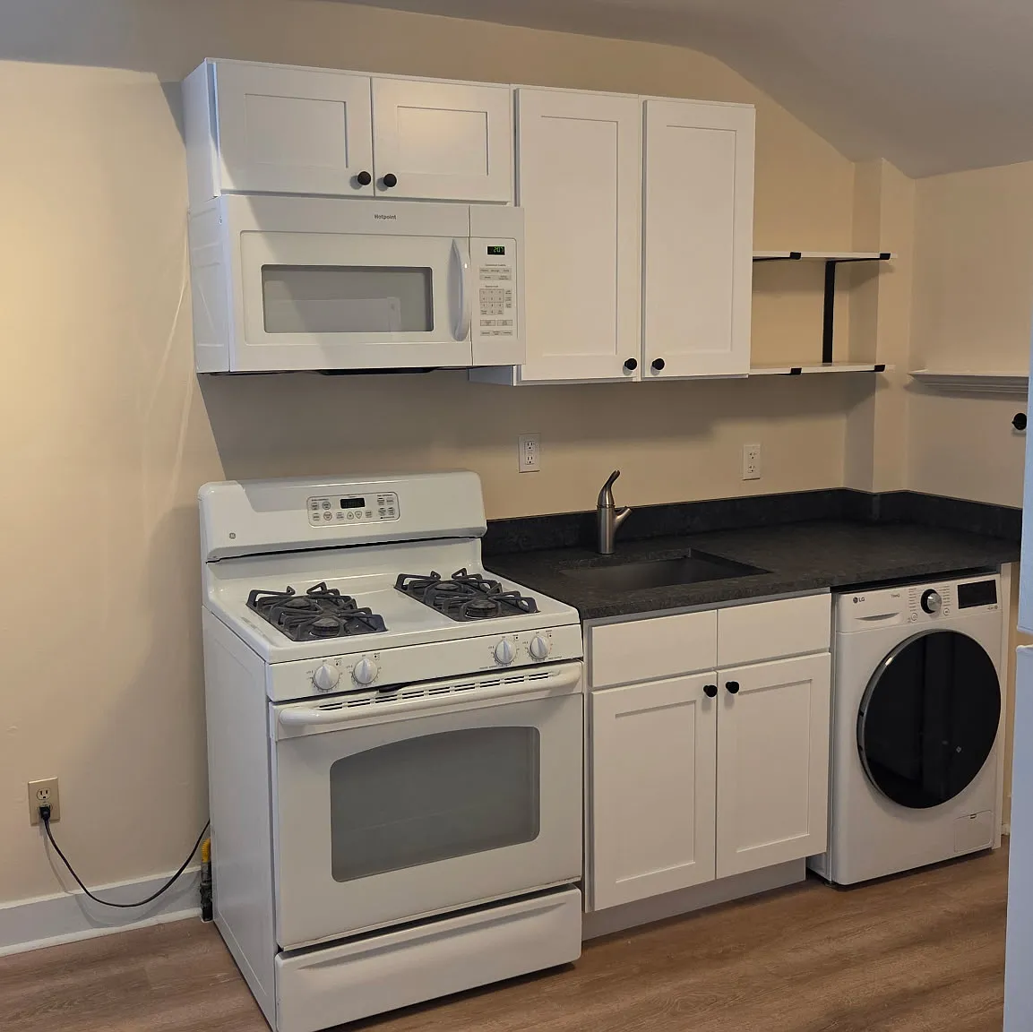 Studio, 450 sqft, $1,550 — Photo 4