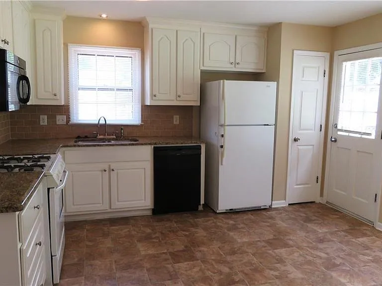 2890 Carrollton Ct — Photo 8