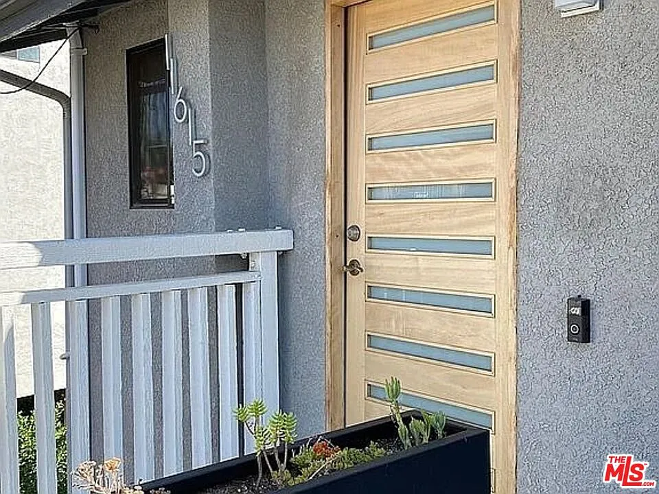 3 bed, 3.5 bath, 2238 sqft, $4,950 — Photo 2