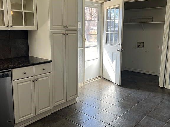 4th image of 112 Whitehurst St