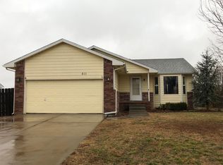 611 S Blue Stem Cir, Haysville, KS 67060