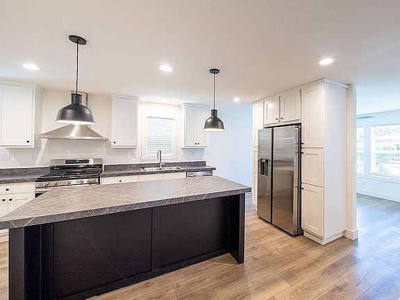 4th image of 4 Larkspur Pl