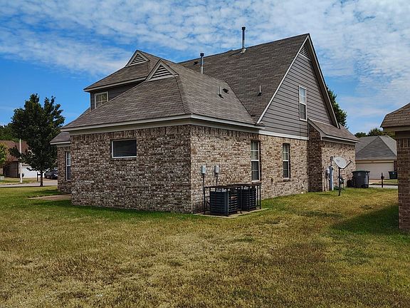 2nd image of 1165 E Cortona Cir