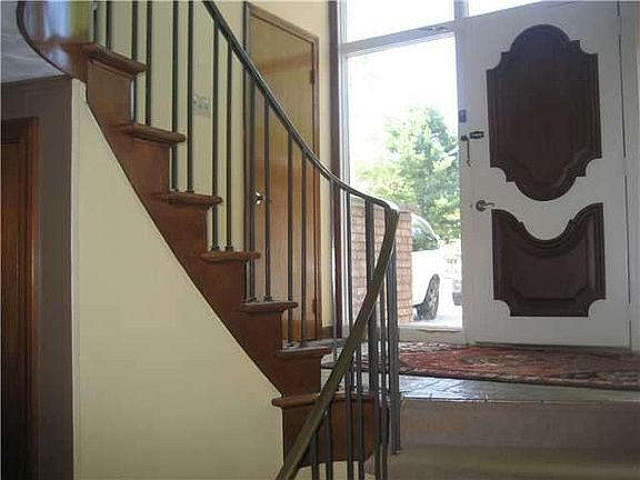 2nd image of 100 Fox Chapel Dr