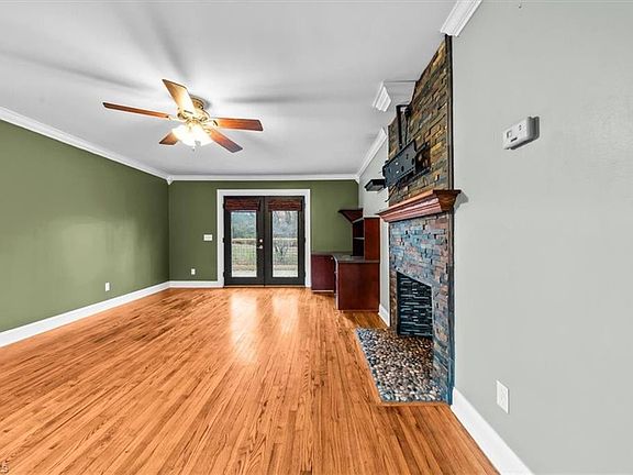 3rd image of 303 Hunsucker St