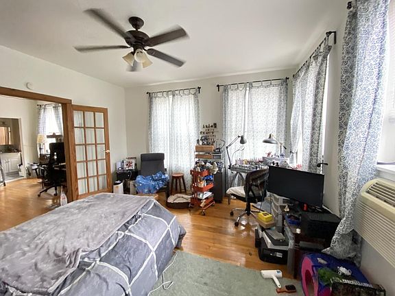 2nd image of 5528-30 N Kenmore Ave #201