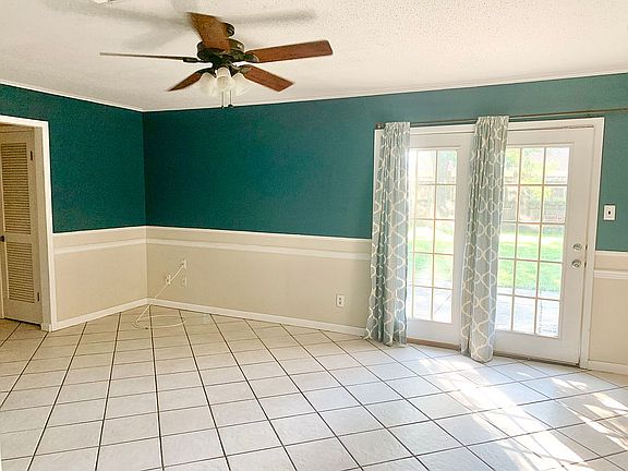 Great Room (incorrect color)