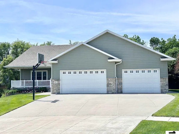8145 Windmill Dr, Lincoln, NE 68507