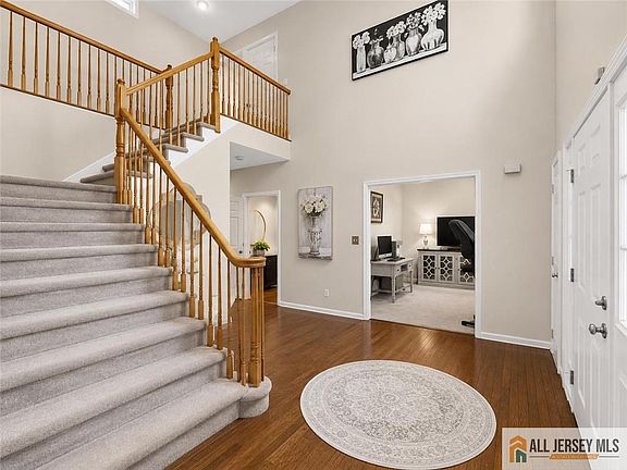 4th image of 101 Cardinal Dr