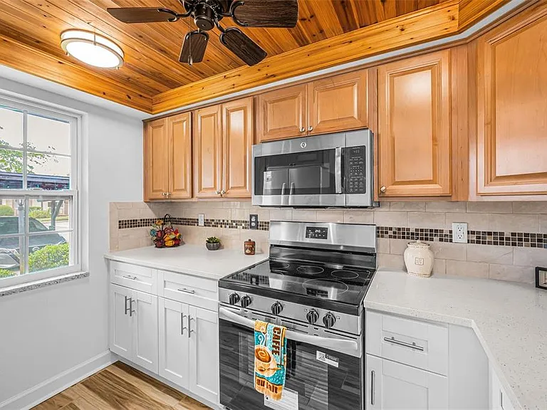 4200 Hampton Dr — Photo 18
