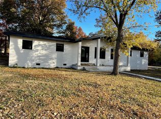 302 Moore St, Dexter, MO 63841