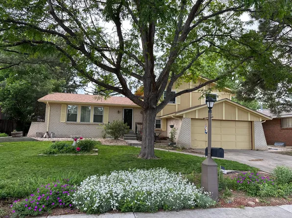 9 Dartmouth Cir, Longmont, CO 80503