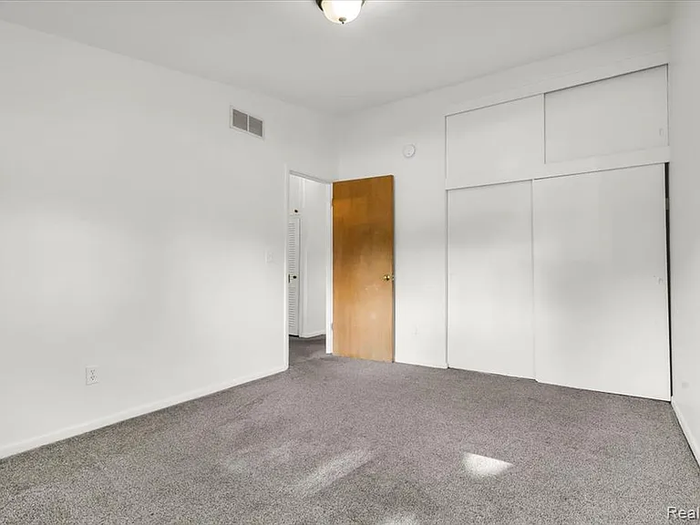 23031 Eastwood St — Photo 16