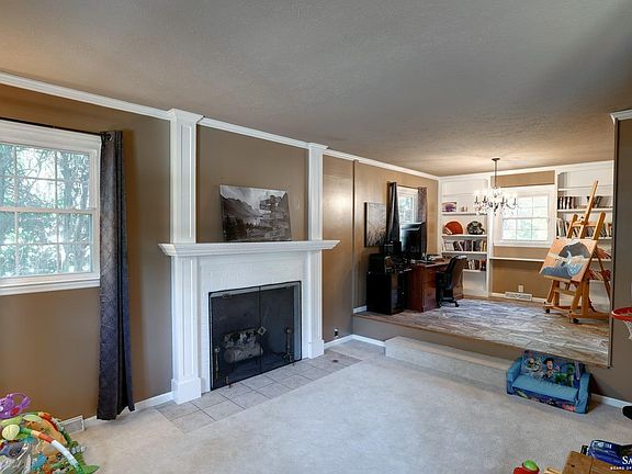 3rd image of 2119 Melrose Ln
