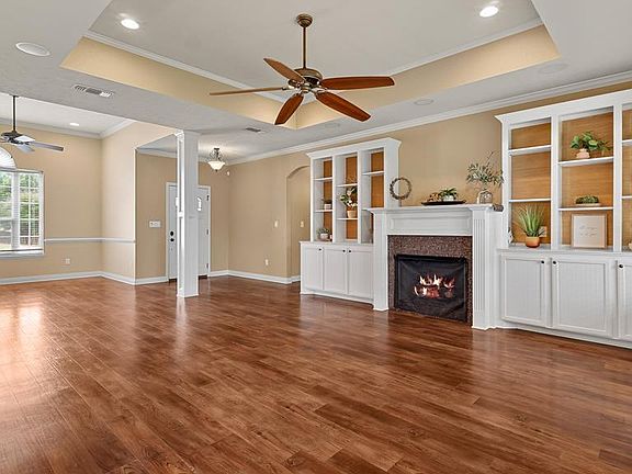 2nd image of 3 Silverleaf Ln