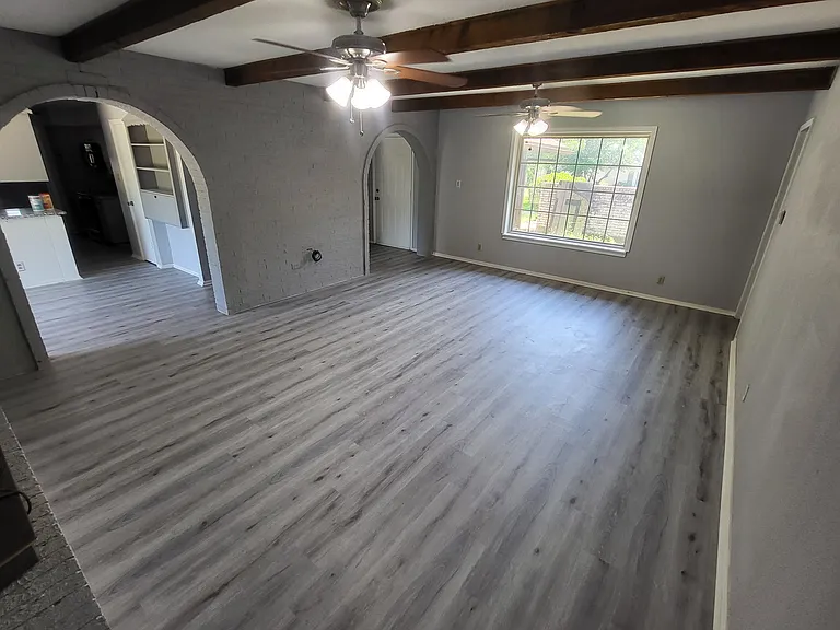 2441 Robert Burns Dr — Photo 3