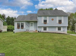 573 Hooker Dr, Gettysburg, PA 17325