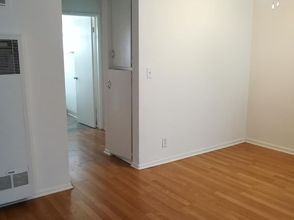 3rd image of 14254 Burbank Blvd APT 2
