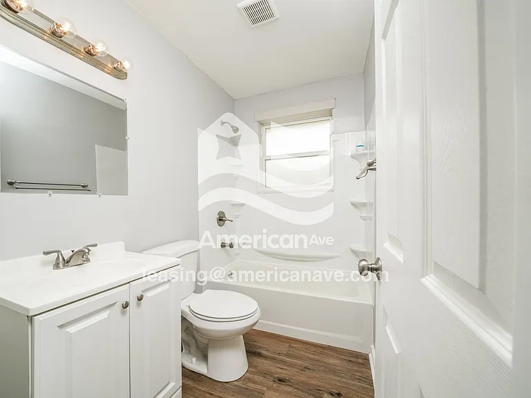 558922_010_main_bathroom_13888205.jpg