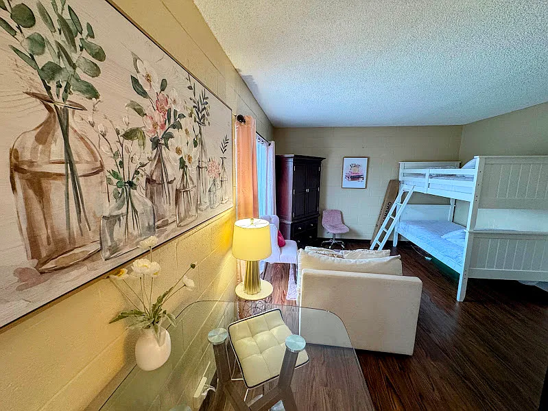 Studio, 300 sqft, $2,000 — Photo 3