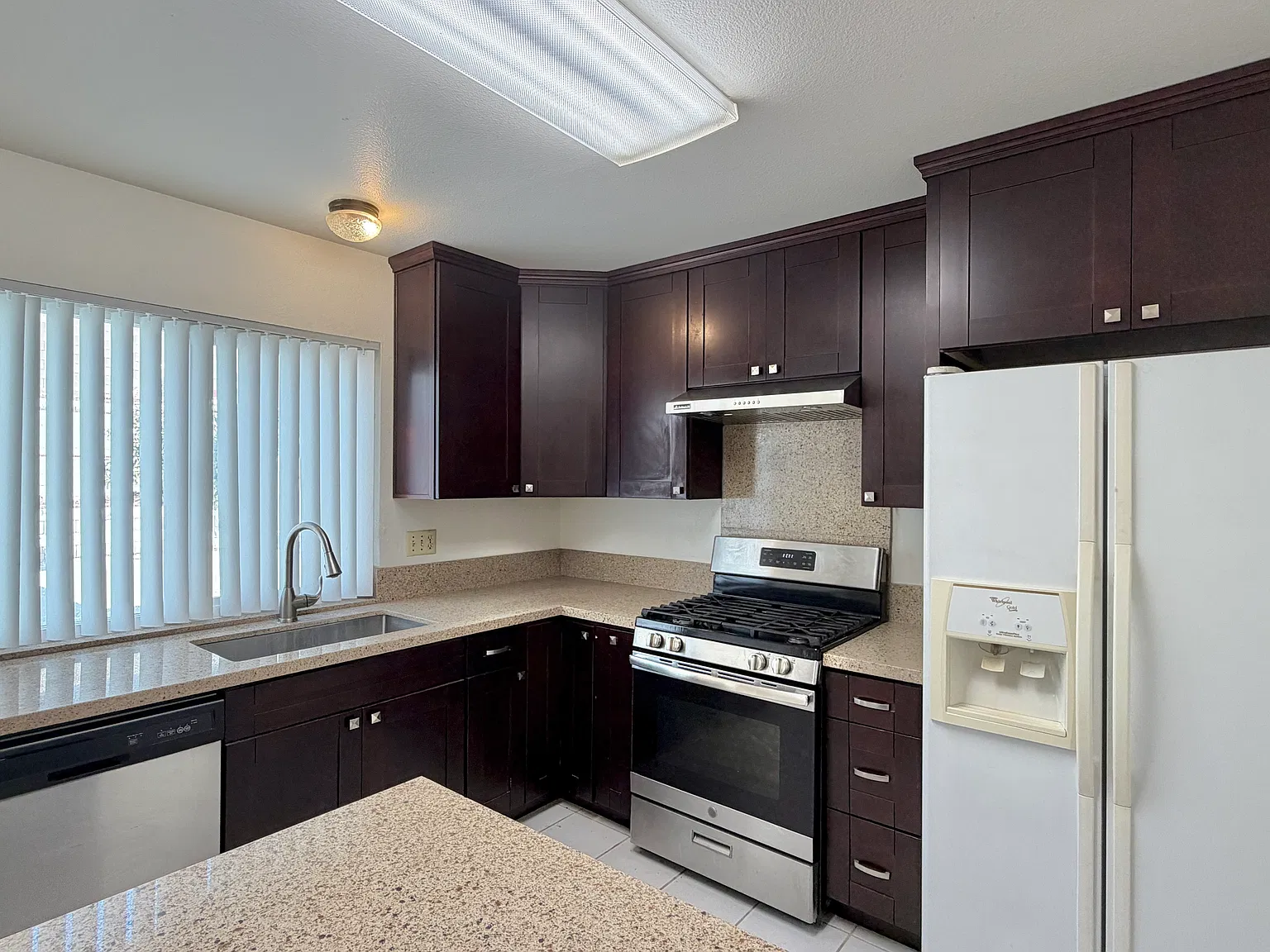 3 bed, 1398 sqft, $3,948 — Photo 2