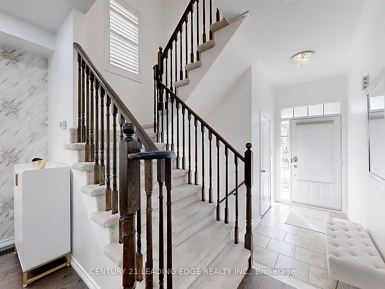 1574 Edgecroft Dr — Photo 4