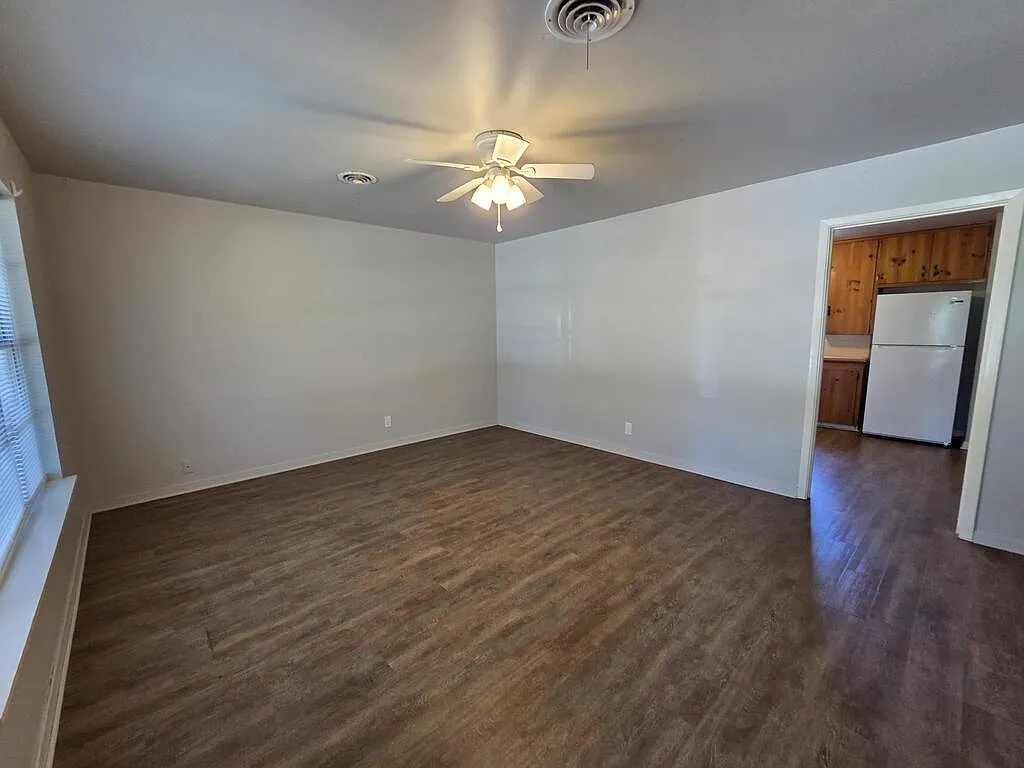 3 bed, 1.0 bath, 1242 sqft, $1,500 — Photo 4