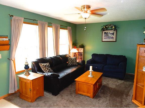 4th image of 633 Pleasant Ave