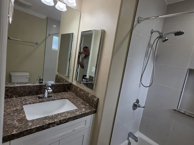 2516 Graham Ave #4 — Photo 17