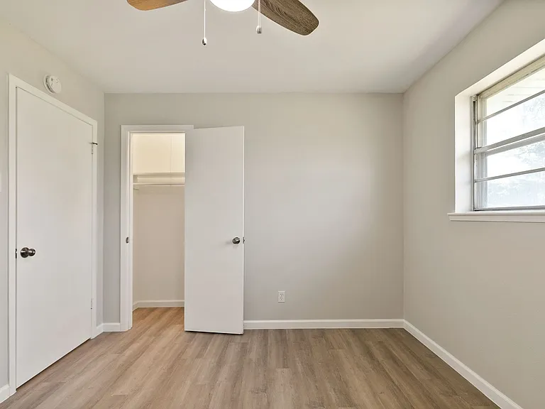 609 S Farmington Rd — Photo 17