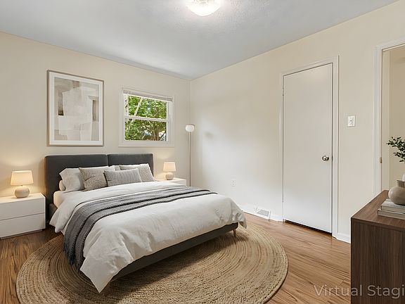 5th image of 12 Guinevere Ct