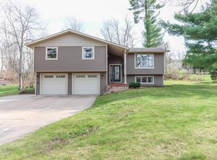 1417 Maple Hill Rd, Wausau, WI 54403