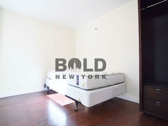 5th image of 320 E 11th St APT 404